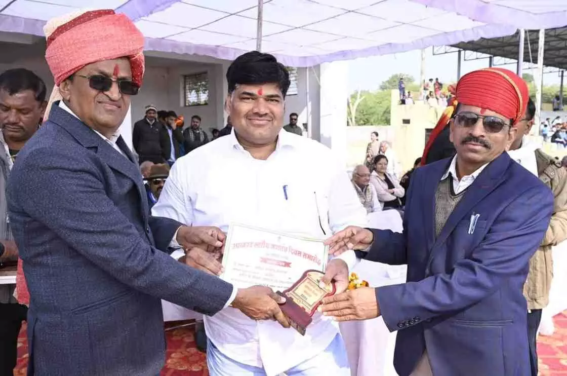 साकेत साहित्य संस्थान उपखंड स्तर पर सम्मानित साकेत साहित्य संस्थान उपखंड स्तर पर सम्मानित