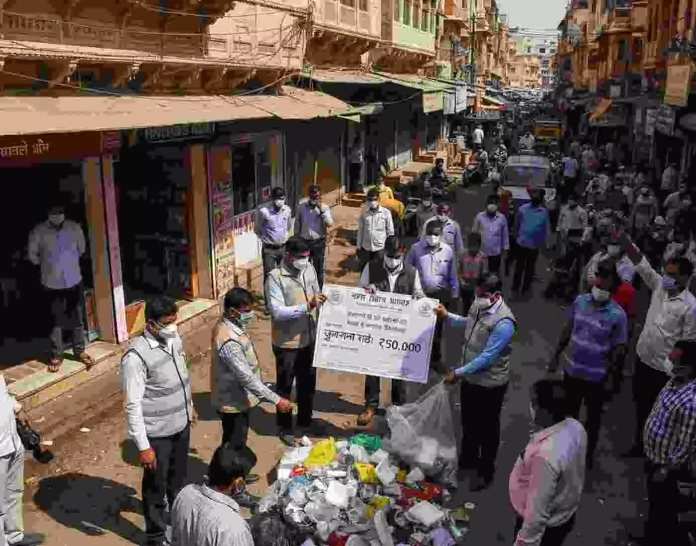 जयपुर में नगर निगम का हंटर: गंदगी और प्लास्टिक पर बरपा कहर, दुकानदारों में मचा हड़कंप
