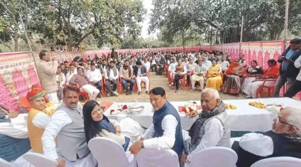 बरड्या बालाजी धाम बारां में शिव प्रतिमा प्राण प्रतिष्ठा कार्यक्रम में सम्मिलित होते कांग्रेस नेता और कार्यकर्ता। बरड्या बालाजी धाम बारां में शिव प्रतिमा प्राण प्रतिष्ठा कार्यक्रम में सम्मिलित होते कांग्रेस नेता और कार्यकर्ता।