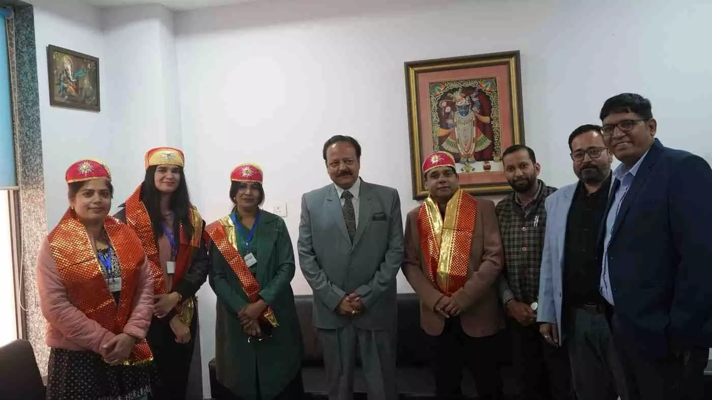 माधव विश्वविद्यालय सिरोही में मेगा कैंपस ड्राइव के दौरान चांसलर और प्रबंधन टीम समूह चित्र में। माधव विश्वविद्यालय सिरोही में मेगा कैंपस ड्राइव के दौरान चांसलर और प्रबंधन टीम समूह चित्र में।
