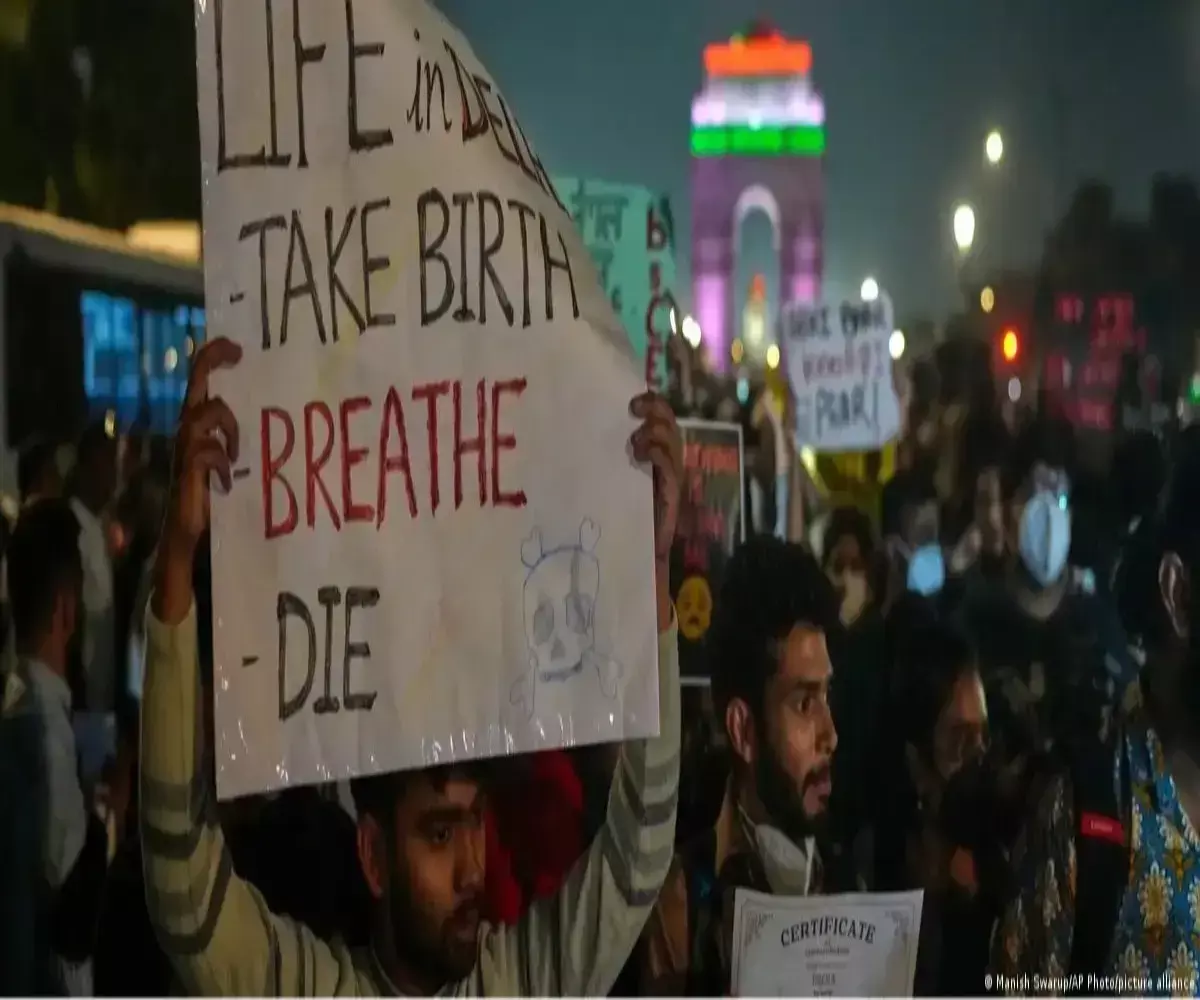 Delhis air is in the poor category, rising pollution poses a serious challenge. Delhis air is in the poor category, rising pollution poses a serious challenge.