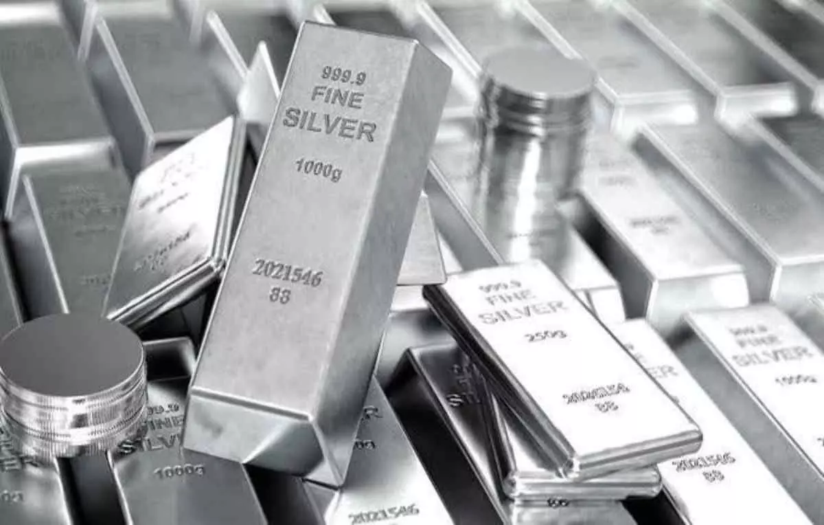 Silver surpasses $120, gold nears $5,600; global economy in flux Silver surpasses $120, gold nears $5,600; global economy in flux