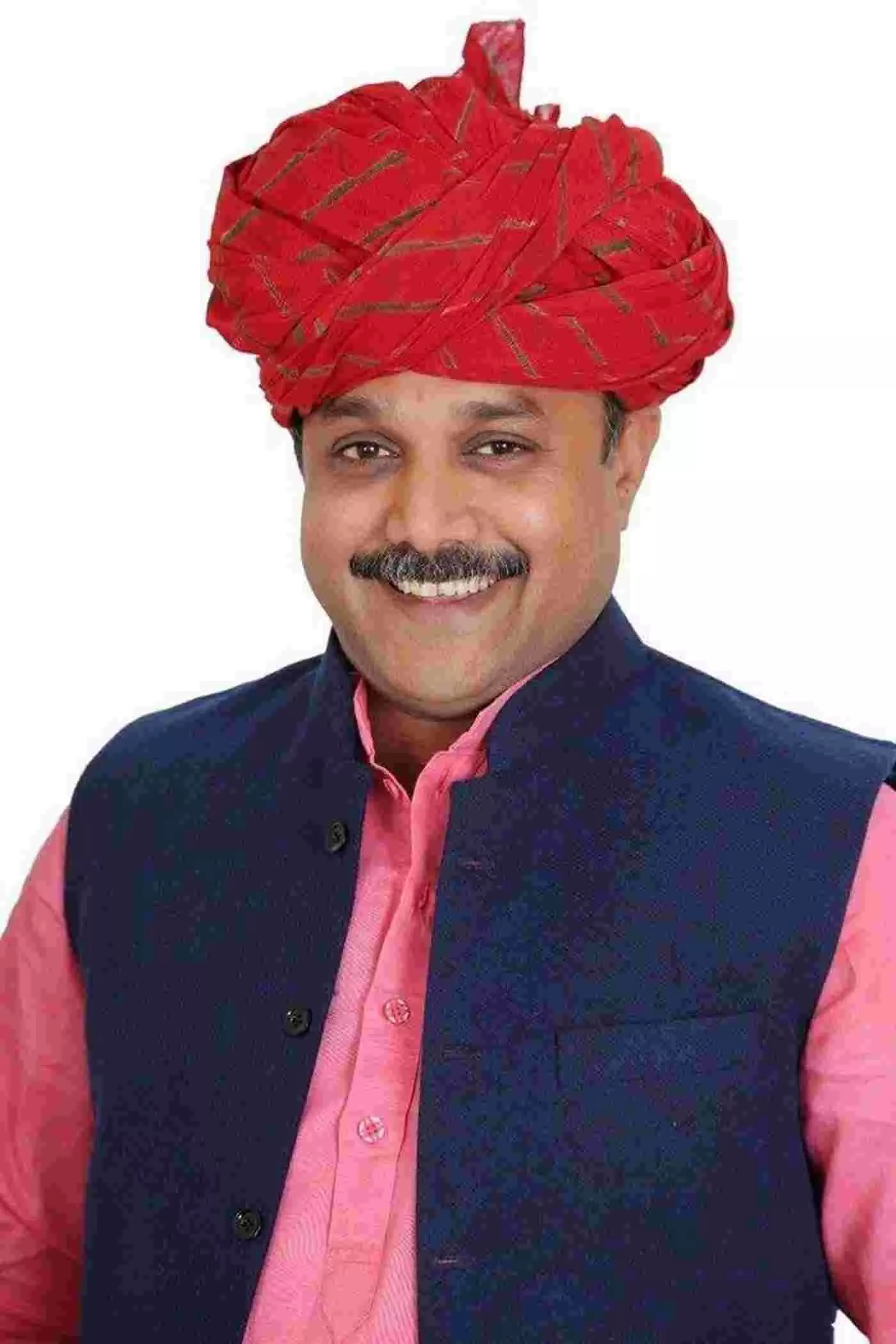 गुलाबी रंग के कुर्ते और लाल पगड़ी में मुस्कुराते हुए खंडार विधायक जितेंद्र गोठवाल। गुलाबी रंग के कुर्ते और लाल पगड़ी में मुस्कुराते हुए खंडार विधायक जितेंद्र गोठवाल।