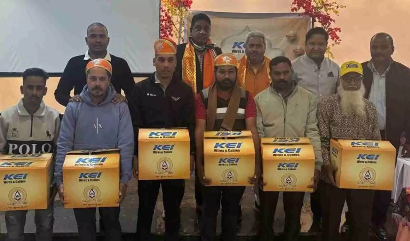 पीएफसी गार्डन भीलवाड़ा में केईआई कंपनी के सीएसआर कार्यक्रम के दौरान मंच पर मौजूद अतिथि और प्रतिभागी। पीएफसी गार्डन भीलवाड़ा में केईआई कंपनी के सीएसआर कार्यक्रम के दौरान मंच पर मौजूद अतिथि और प्रतिभागी।