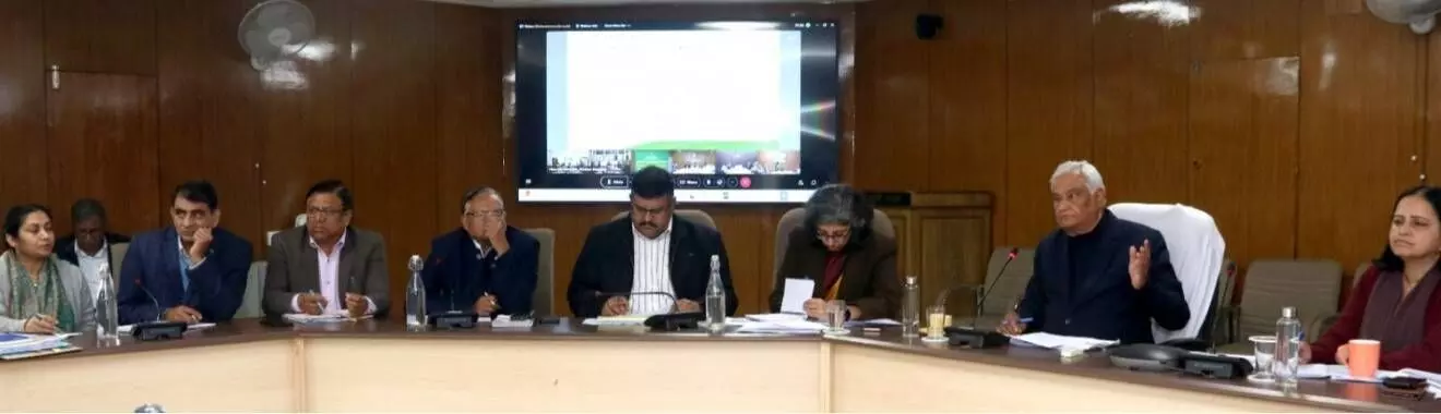 पंत कृषि भवन जयपुर में कृषि मंत्री डॉ. किरोड़ी लाल विभागीय समीक्षा बैठक की अध्यक्षता करते हुए। पंत कृषि भवन जयपुर में कृषि मंत्री डॉ. किरोड़ी लाल विभागीय समीक्षा बैठक की अध्यक्षता करते हुए।