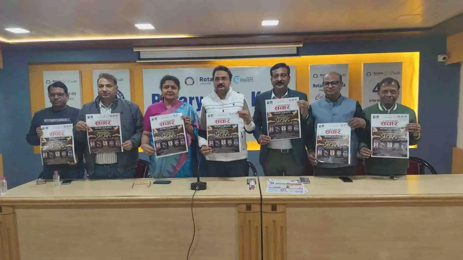 तुलसी रिसोर्ट कोटा में रोटरी क्लब पदाधिकारी आगामी डिस्ट्रिक्ट कॉन्फ्रेंस के ब्रोशर का विमोचन करते हुए। तुलसी रिसोर्ट कोटा में रोटरी क्लब पदाधिकारी आगामी डिस्ट्रिक्ट कॉन्फ्रेंस के ब्रोशर का विमोचन करते हुए।