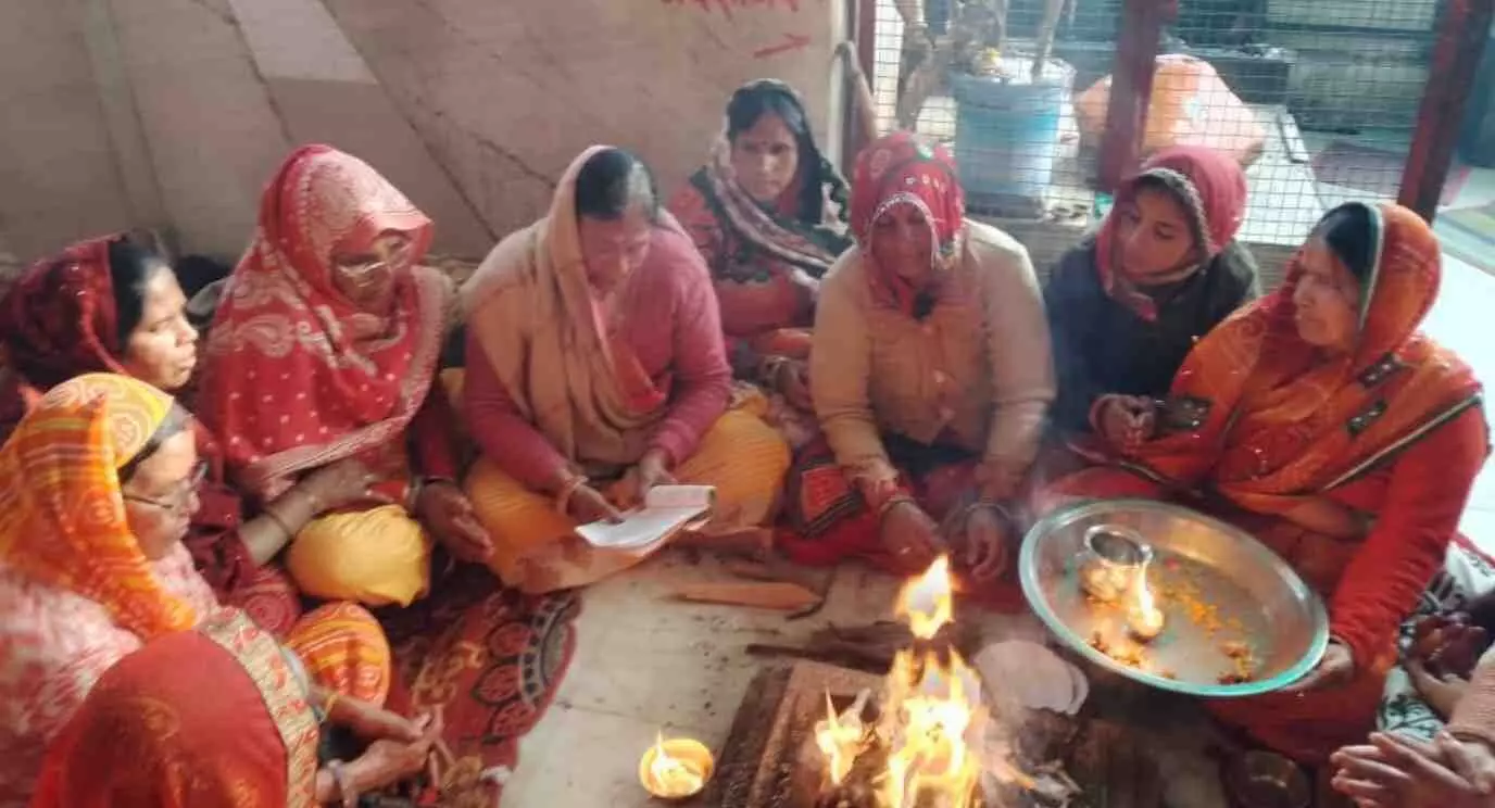 भुसावर के मंदिर में जया एकादशी पर भगवान विष्णु की पूजा और हवन करते श्रद्धालु। भुसावर के मंदिर में जया एकादशी पर भगवान विष्णु की पूजा और हवन करते श्रद्धालु।