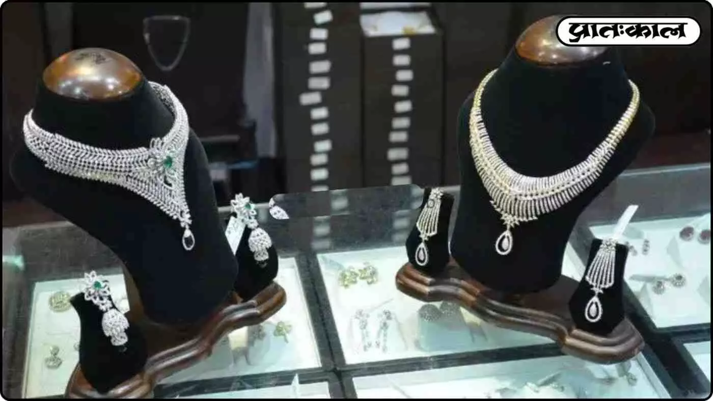 चांदी की कीमतों में भौगोलिक असंतुलन; चेन्नई और हैदराबाद में भाव रिकॉर्ड स्तर पर, दिल्ली-मुंबई में बड़ी राहत चांदी की कीमतों में भौगोलिक असंतुलन; चेन्नई और हैदराबाद में भाव रिकॉर्ड स्तर पर, दिल्ली-मुंबई में बड़ी राहत