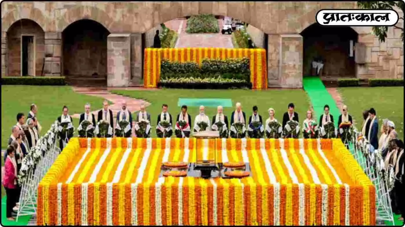 महात्मा गांधी की 78वीं पुण्यतिथि पर राजघाट पर उमड़ा देश; राष्ट्रपति और प्रधानमंत्री ने दी भावभीनी श्रद्धांजलि महात्मा गांधी की 78वीं पुण्यतिथि पर राजघाट पर उमड़ा देश; राष्ट्रपति और प्रधानमंत्री ने दी भावभीनी श्रद्धांजलि