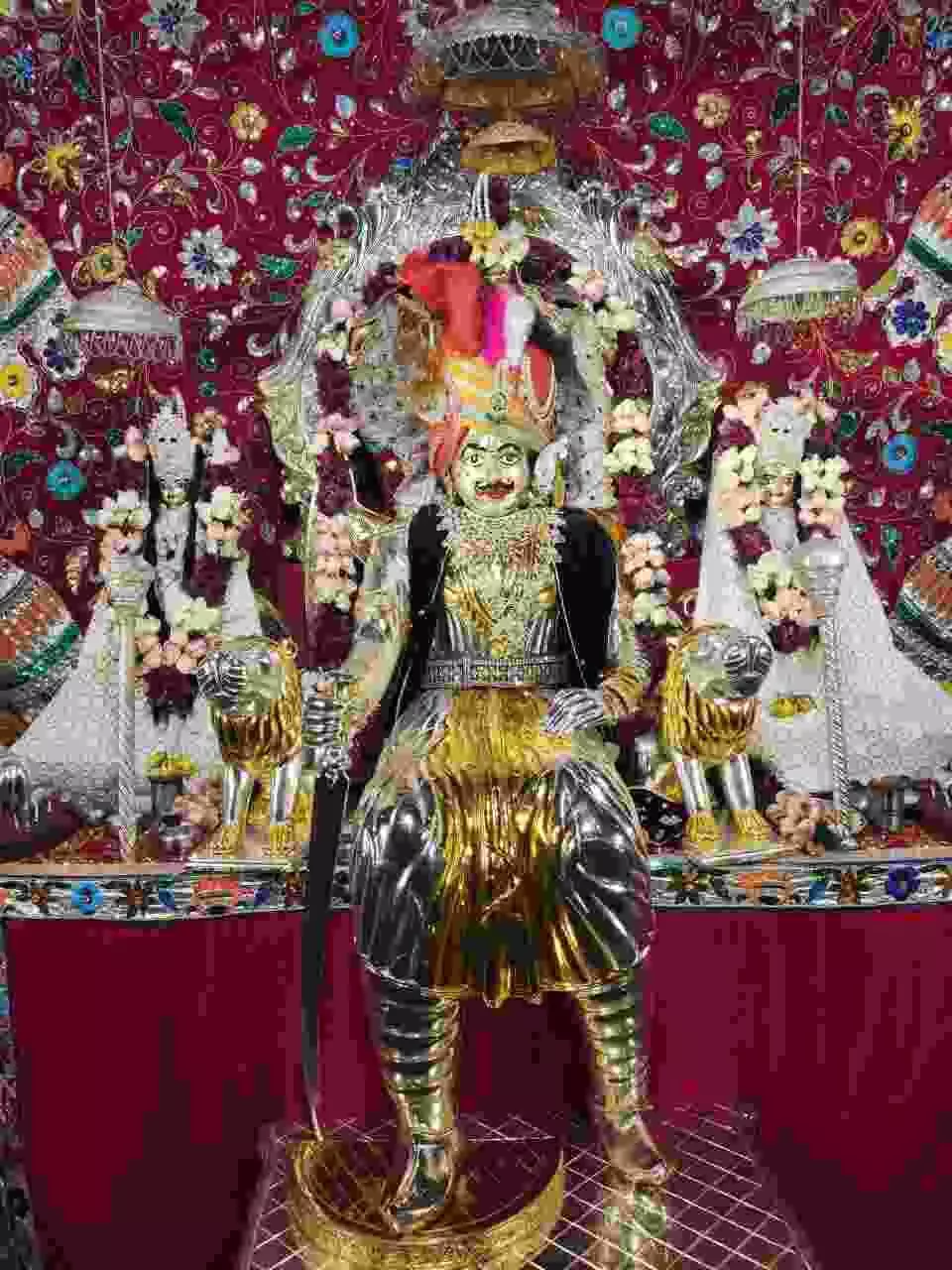 श्री कल्लाजी वेदपीठ परिसर में श्रीमद्भागवत कथा महोत्सव के दौरान सजाया गया ठाकुर श्री कल्लाजी का भव्य दरबार। श्री कल्लाजी वेदपीठ परिसर में श्रीमद्भागवत कथा महोत्सव के दौरान सजाया गया ठाकुर श्री कल्लाजी का भव्य दरबार।