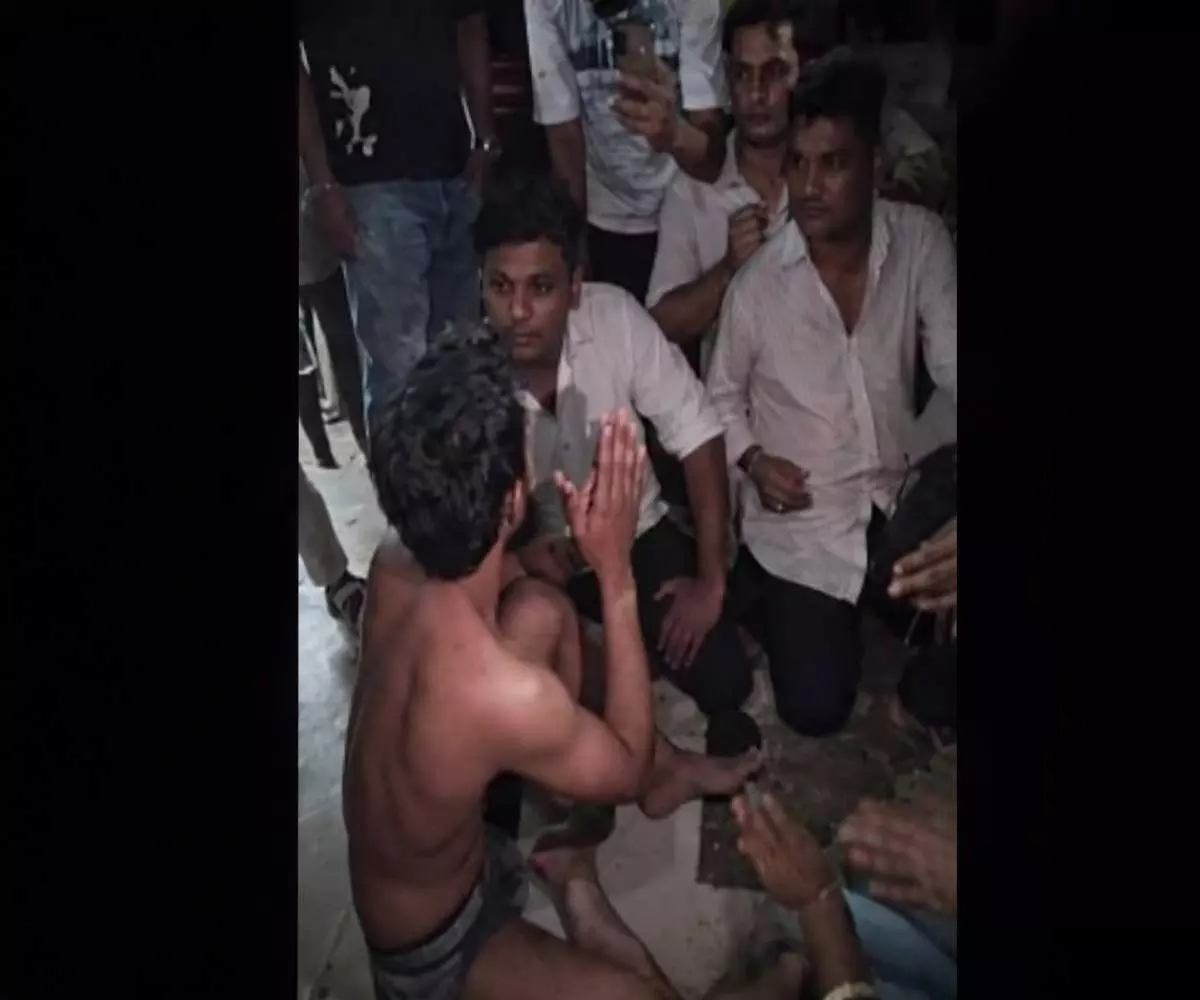 नालासोपारा में फेसबुक पोस्ट पर बवाल, राजनीतिक कार्यकर्ताओं ने युवक को पीटा और जुलूस निकाला