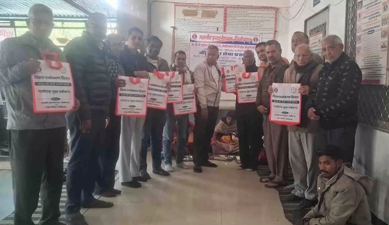 चित्तौड़गढ़ में महावीर इंटरनेशनल के सदस्य जीवदया प्रकल्प के तहत पशु-पक्षियों के लिए आहार वितरण करते हुए। चित्तौड़गढ़ में महावीर इंटरनेशनल के सदस्य जीवदया प्रकल्प के तहत पशु-पक्षियों के लिए आहार वितरण करते हुए।
