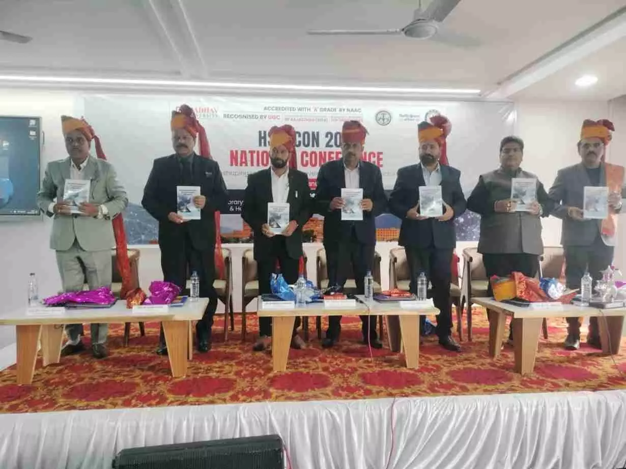 माधव विश्वविद्यालय सिरोही में आयोजित राष्ट्रीय संगोष्ठी के दौरान मंचासीन अतिथि और उपस्थित शिक्षाविद समूह। माधव विश्वविद्यालय सिरोही में आयोजित राष्ट्रीय संगोष्ठी के दौरान मंचासीन अतिथि और उपस्थित शिक्षाविद समूह।