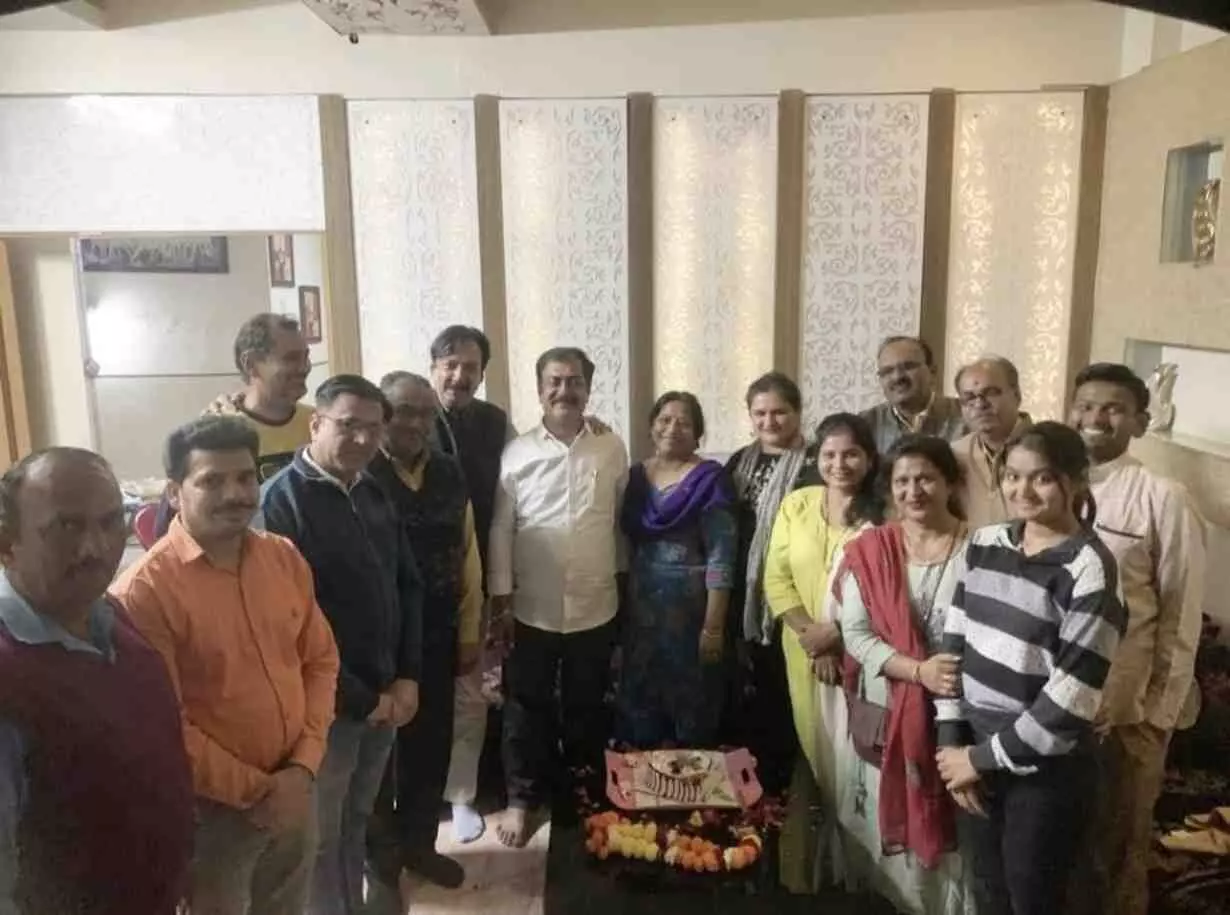 बारां में स्वर्ण महासंघ फाउंडेशन के सदस्य यूजीसी एक्ट पर सुप्रीम कोर्ट के रोक संबंधी आदेश की जानकारी साझा करते हुए। बारां में स्वर्ण महासंघ फाउंडेशन के सदस्य यूजीसी एक्ट पर सुप्रीम कोर्ट के रोक संबंधी आदेश की जानकारी साझा करते हुए।