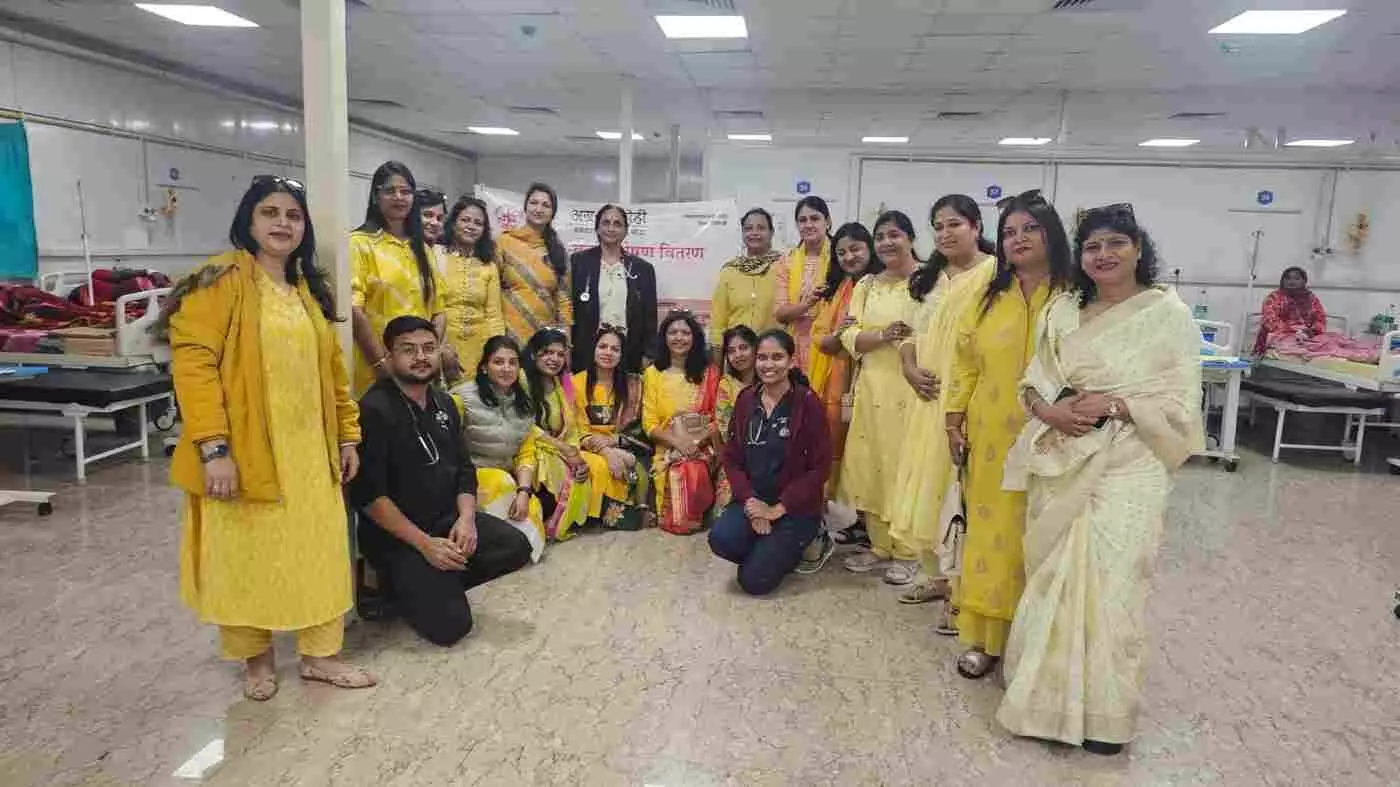 जेके लोन अस्पताल कोटा में अग्र आरोही अग्रवाल महिला मंच द्वारा जच्चा-बच्चा को पोषण सामग्री वितरण। जेके लोन अस्पताल कोटा में अग्र आरोही अग्रवाल महिला मंच द्वारा जच्चा-बच्चा को पोषण सामग्री वितरण।