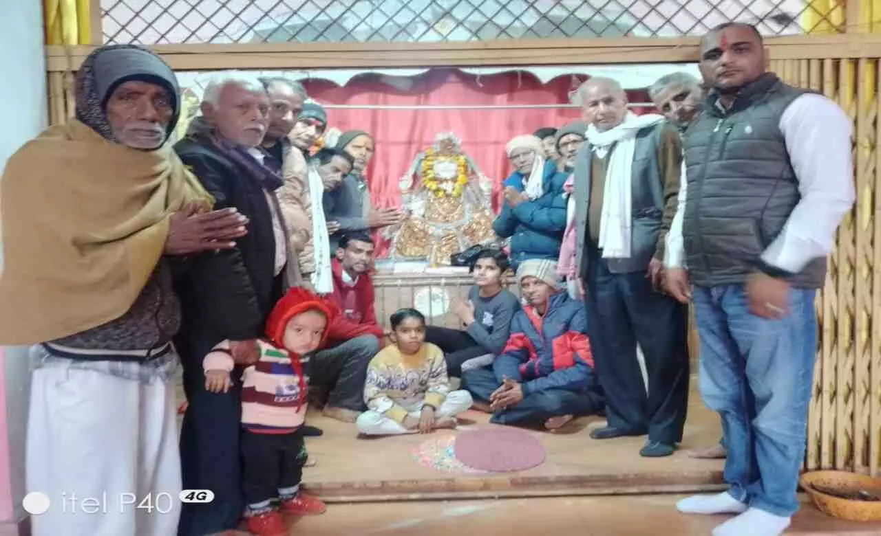 भुसावर के विश्वकर्मा मंदिर में जांगिड़ समाज के लोग धार्मिक अनुष्ठान के दौरान हवन करते हुए। भुसावर के विश्वकर्मा मंदिर में जांगिड़ समाज के लोग धार्मिक अनुष्ठान के दौरान हवन करते हुए।