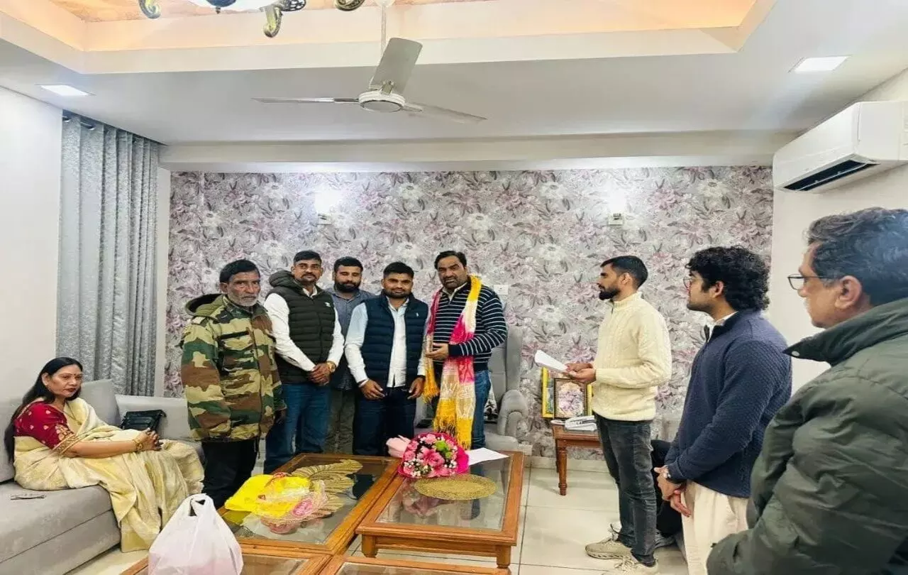 दिल्ली में सांसद हनुमान बेनीवाल के साथ छात्र नेता कौशल फौजदार मुलाकात और चर्चा करते हुए। दिल्ली में सांसद हनुमान बेनीवाल के साथ छात्र नेता कौशल फौजदार मुलाकात और चर्चा करते हुए।
