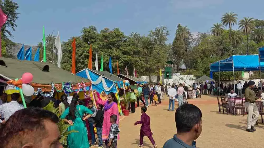 माउंट आबू में आंतरिक सुरक्षा अकादमी के स्थापना दिवस समारोह का उद्घाटन करते पुलिस महानिरीक्षक दर्शन लाल गोला। माउंट आबू में आंतरिक सुरक्षा अकादमी के स्थापना दिवस समारोह का उद्घाटन करते पुलिस महानिरीक्षक दर्शन लाल गोला।