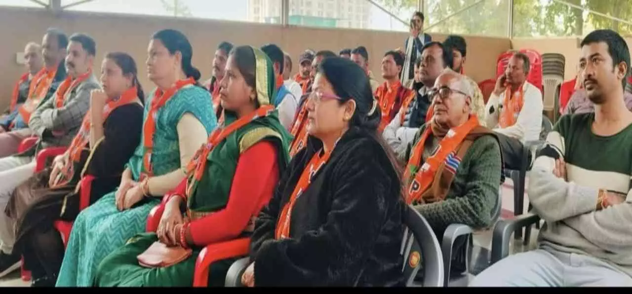 बारां सांसद कार्यालय पर आयोजित भाजपा संगठनात्मक बैठक में मदन प्रजापत और अन्य पदाधिकारी संवाद करते हुए। बारां सांसद कार्यालय पर आयोजित भाजपा संगठनात्मक बैठक में मदन प्रजापत और अन्य पदाधिकारी संवाद करते हुए।