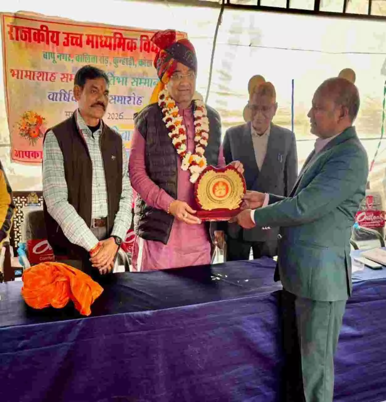 राउमावि बापू नगर कोटा में विदाई समारोह के दौरान मंचासीन अतिथि और पुरस्कार प्राप्त करते विद्यार्थी। राउमावि बापू नगर कोटा में विदाई समारोह के दौरान मंचासीन अतिथि और पुरस्कार प्राप्त करते विद्यार्थी।