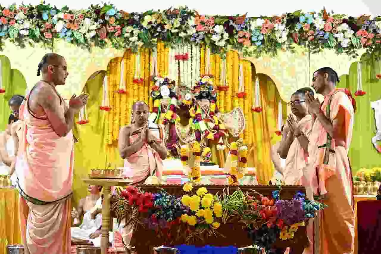 कोटा के इस्कॉन मंदिर में नित्यानंद त्रयोदशी पर भगवान की पालकी यात्रा का दृश्य। कोटा के इस्कॉन मंदिर में नित्यानंद त्रयोदशी पर भगवान की पालकी यात्रा का दृश्य।