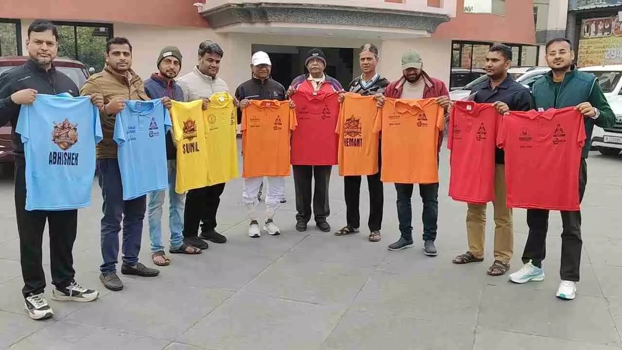 जेके पेवेलियन कोटा में अग्रवाल प्रीमियर लीग क्रिकेट प्रतियोगिता के पोस्टर और टी-शर्ट विमोचन कार्यक्रम में उपस्थित अतिथि और खिलाड़ी। जेके पेवेलियन कोटा में अग्रवाल प्रीमियर लीग क्रिकेट प्रतियोगिता के पोस्टर और टी-शर्ट विमोचन कार्यक्रम में उपस्थित अतिथि और खिलाड़ी।