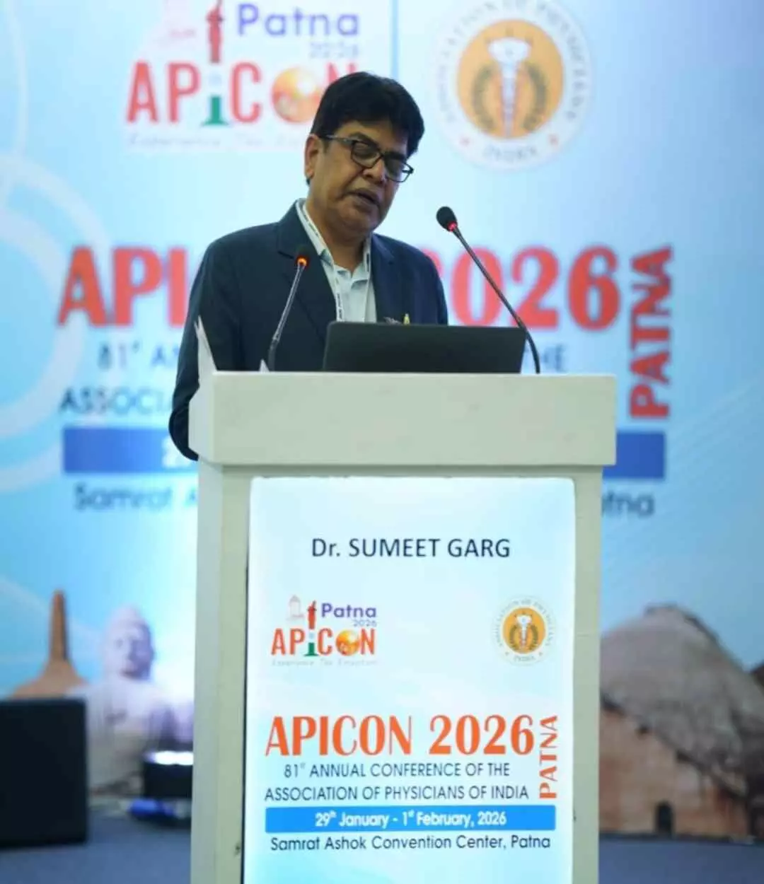पटना में आयोजित एपिकॉन 2026 के दौरान वरिष्ठ फिजिशियन डॉ. सुमीत गर्ग बुजुर्गों के गिरते स्वास्थ्य पर दवाओं के बोझ से संबंधित अपना शोध पत्र प्रस्तुत करते हुए।