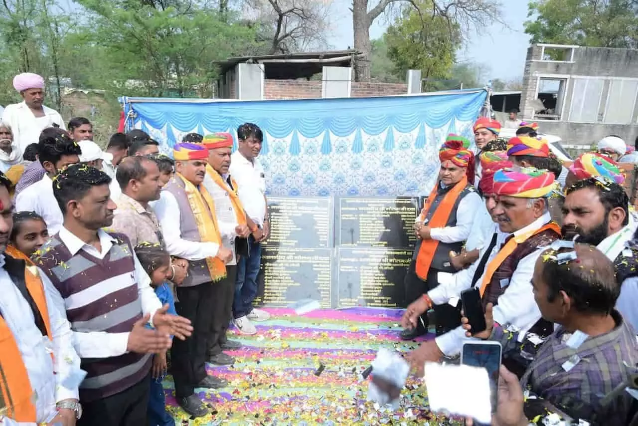 किशन करेरी में विकास कार्यों का लोकार्पण करते मंत्री गौतम कुमार दक और उपस्थित गणमान्य नागरिक किशन करेरी में विकास कार्यों का लोकार्पण करते मंत्री गौतम कुमार दक और उपस्थित गणमान्य नागरिक