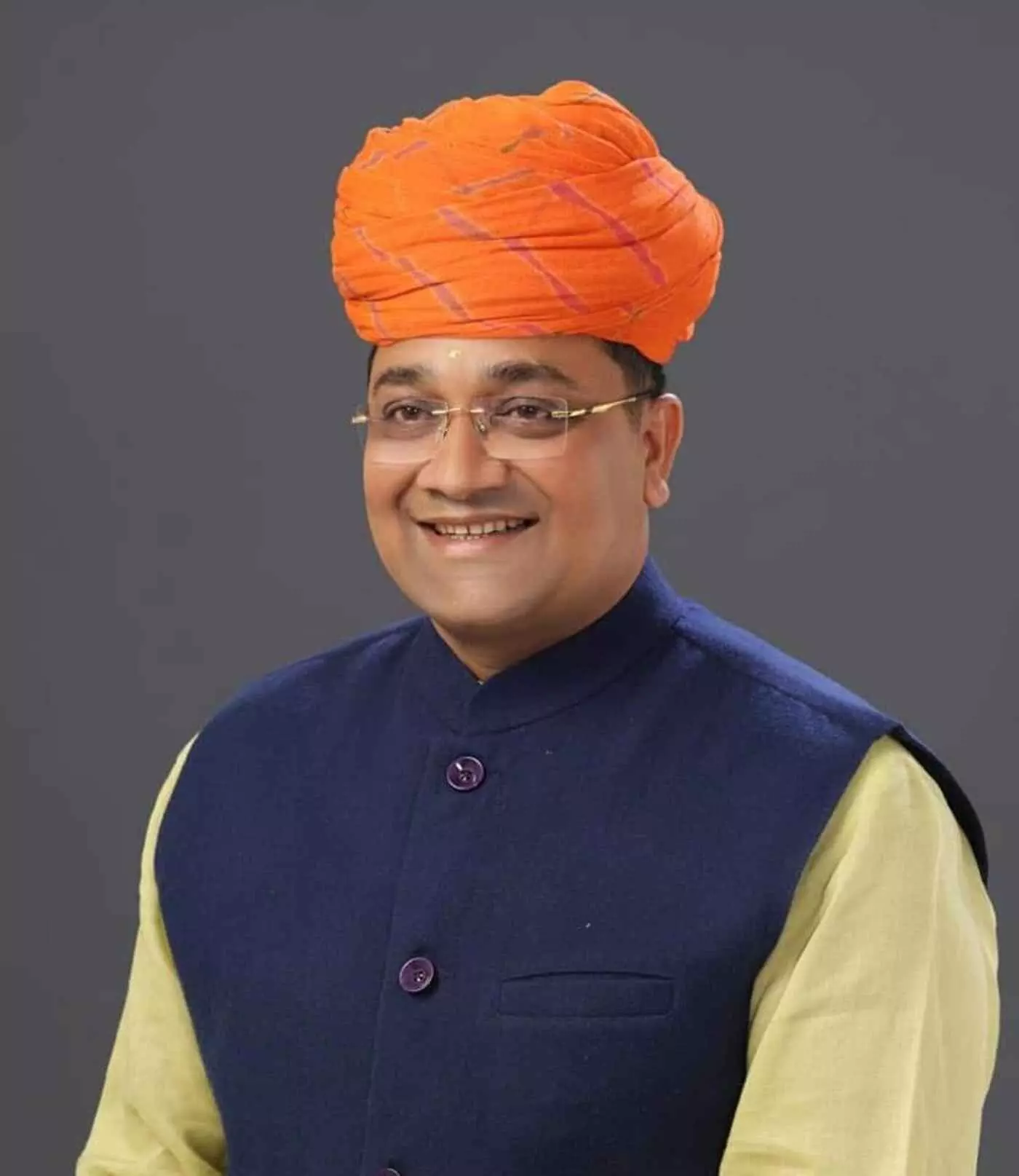 भाजपा प्रदेश उपाध्यक्ष छगन माहुर कार्यालय में बजट प्रस्तावों पर चर्चा करते हुए। भाजपा प्रदेश उपाध्यक्ष छगन माहुर कार्यालय में बजट प्रस्तावों पर चर्चा करते हुए।