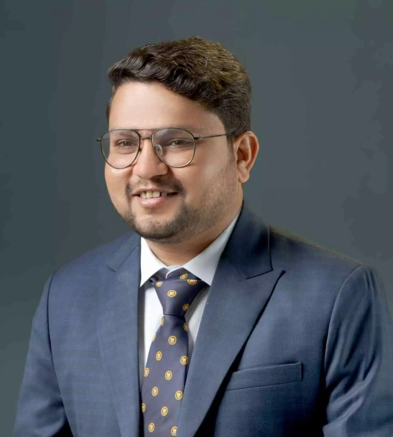 डिजिटल स्क्रीन पर बजट 2026 का विश्लेषण करते हुए विशेषज्ञ सीए टिंकू जैन। Image generated by AI for illustrative purposes. डिजिटल स्क्रीन पर बजट 2026 का विश्लेषण करते हुए विशेषज्ञ सीए टिंकू जैन। Image generated by AI for illustrative purposes.