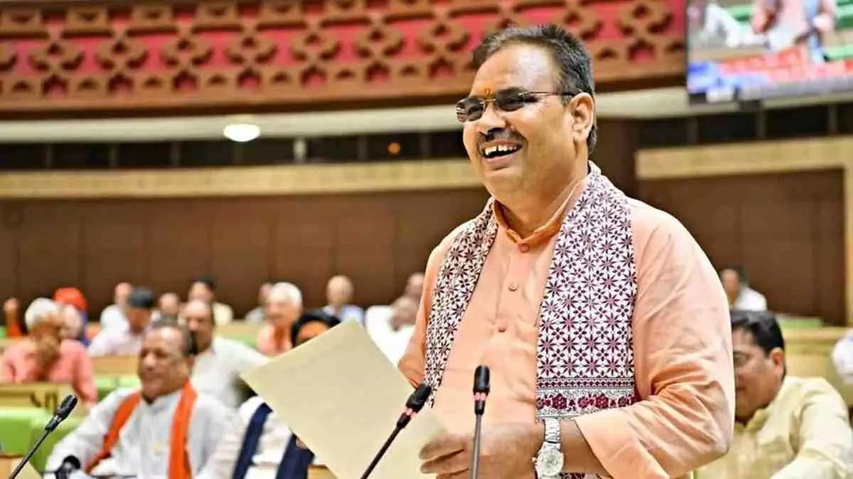 जयपुर राजस्थान हाईकोर्ट बार एसोसिएशन स्वर्ण जयंती समारोह में मंच पर भाषण देते मुख्यमंत्री भजनलाल शर्मा।