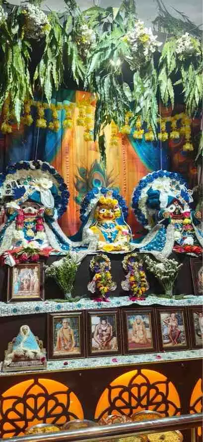 इस्कॉन कोटा में नित्यानंद त्रयोदशी पर पंचामृत अभिषेक और छप्पन भोग अर्पण का दृश्य। इस्कॉन कोटा में नित्यानंद त्रयोदशी पर पंचामृत अभिषेक और छप्पन भोग अर्पण का दृश्य।