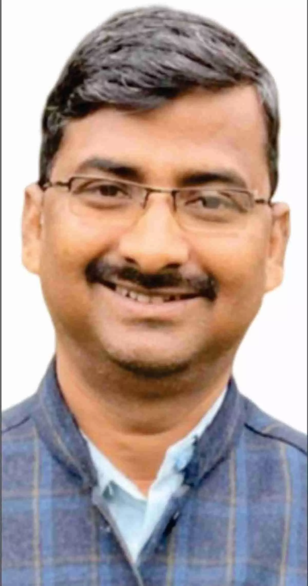 कोटा में बजट का विरोध करते कांग्रेस नेता संजय यादव का प्रतीकात्मक चित्रण। Image generated by AI for illustrative purposes. कोटा में बजट का विरोध करते कांग्रेस नेता संजय यादव का प्रतीकात्मक चित्रण। Image generated by AI for illustrative purposes.