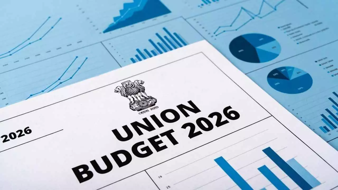 राजस्थान के मानचित्र और बजट दस्तावेजों के साथ आर्थिक विकास और बुनियादी ढांचा परियोजनाओं का सांकेतिक चित्रण। राजस्थान के मानचित्र और बजट दस्तावेजों के साथ आर्थिक विकास और बुनियादी ढांचा परियोजनाओं का सांकेतिक चित्रण।