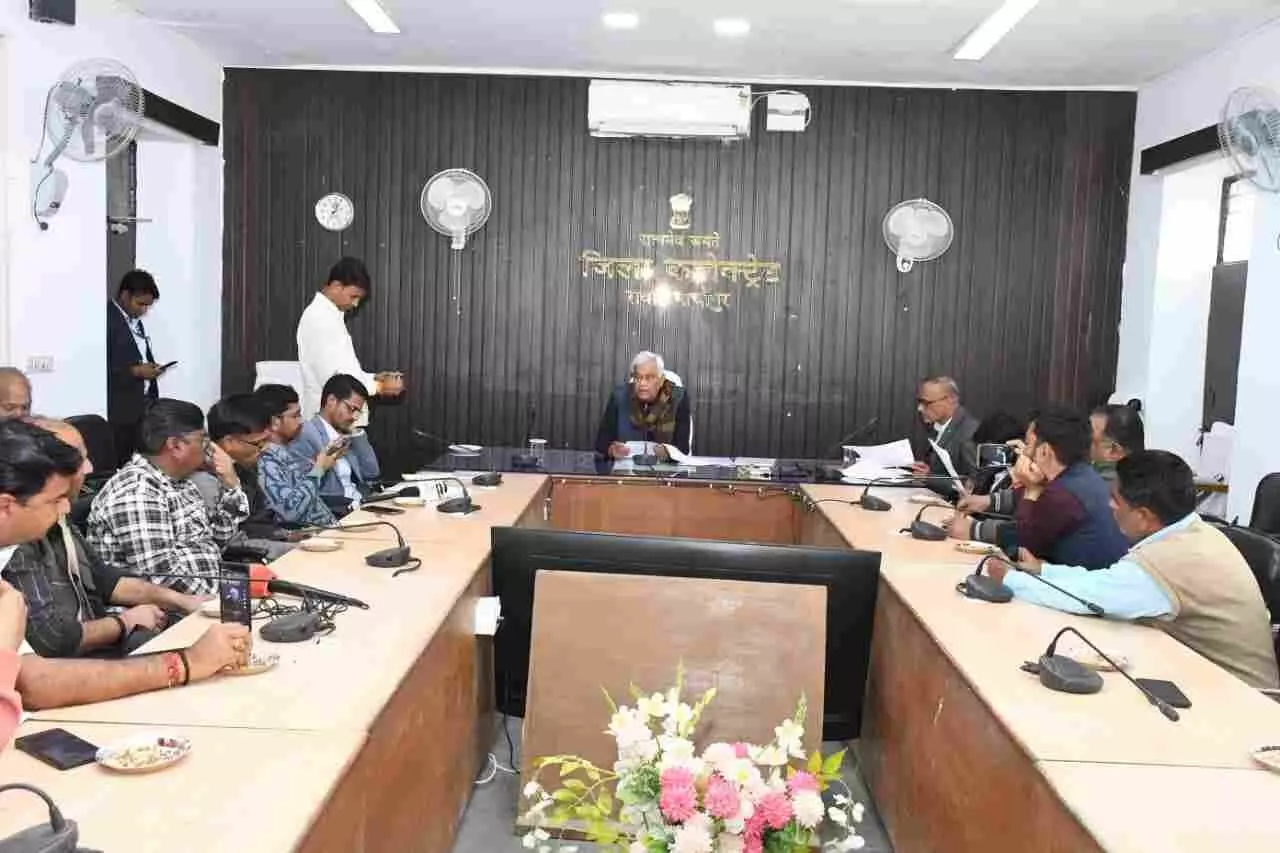 जिला कलक्ट्रेट सभागार सवाई माधोपुर में बजट 2026 पर प्रेस वार्ता करते डॉ. किरोड़ी लाल मीणा। जिला कलक्ट्रेट सभागार सवाई माधोपुर में बजट 2026 पर प्रेस वार्ता करते डॉ. किरोड़ी लाल मीणा।