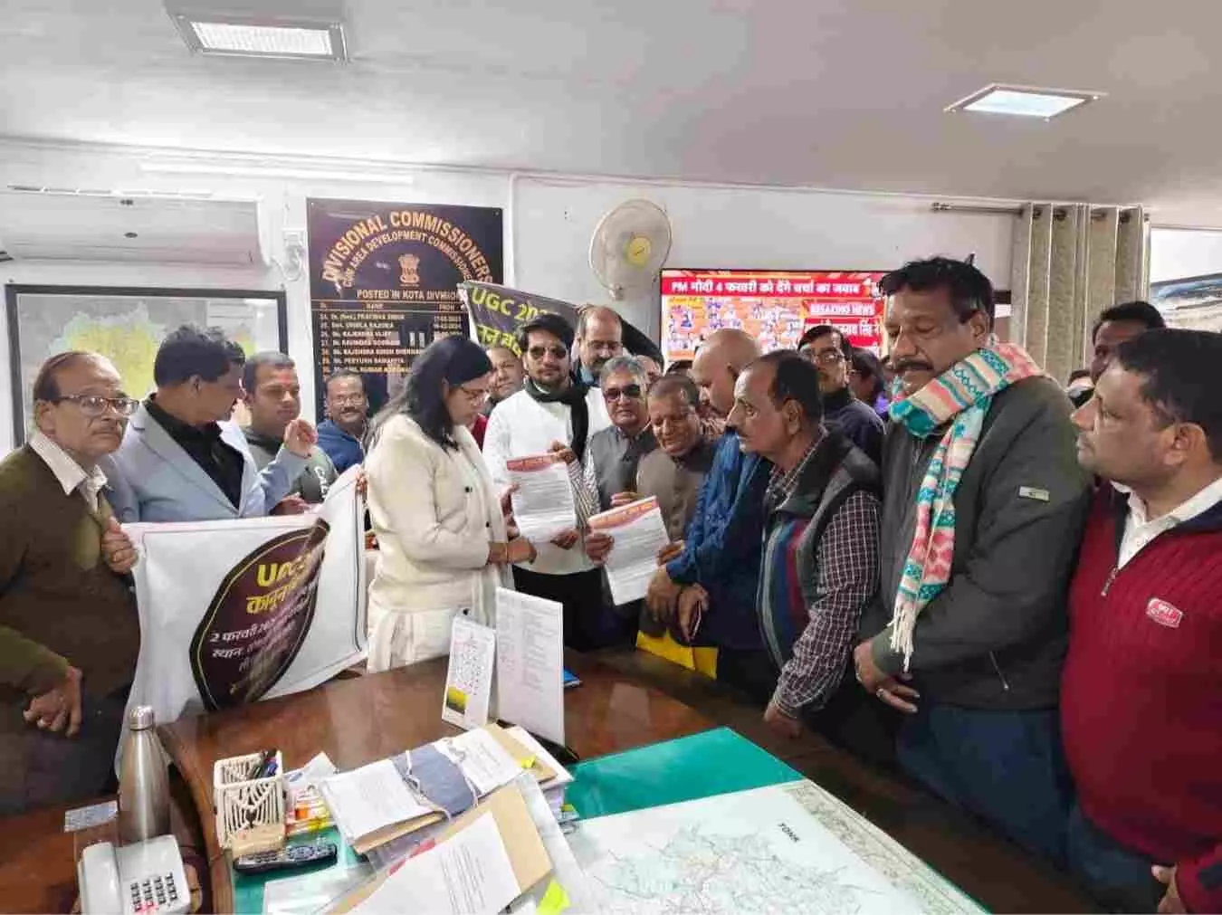 कोटा में यूजीसी कानून के विरोध में प्रदर्शन करते सवर्ण समाज के लोग कोटा में यूजीसी कानून के विरोध में प्रदर्शन करते सवर्ण समाज के लोग