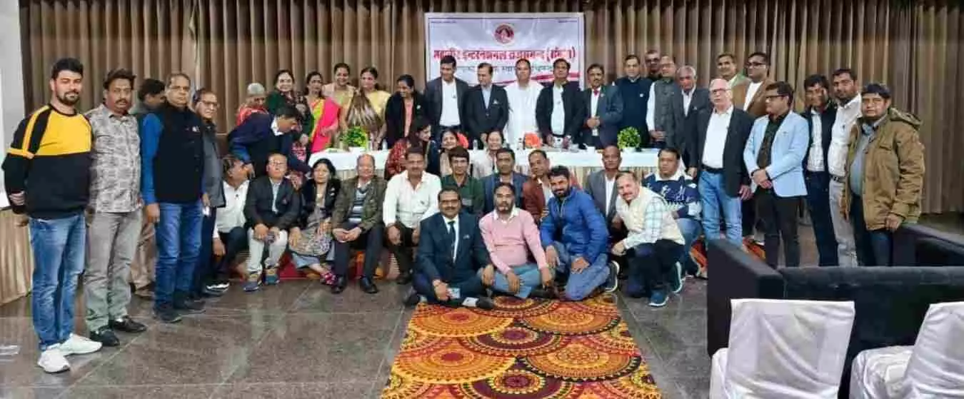 कांकरोली के होटल केशव इन में महावीर इंटरनेशनल राजसमंद संभाग की काउंसिल मीटिंग के दौरान मंचासीन पदाधिकारी। कांकरोली के होटल केशव इन में महावीर इंटरनेशनल राजसमंद संभाग की काउंसिल मीटिंग के दौरान मंचासीन पदाधिकारी।