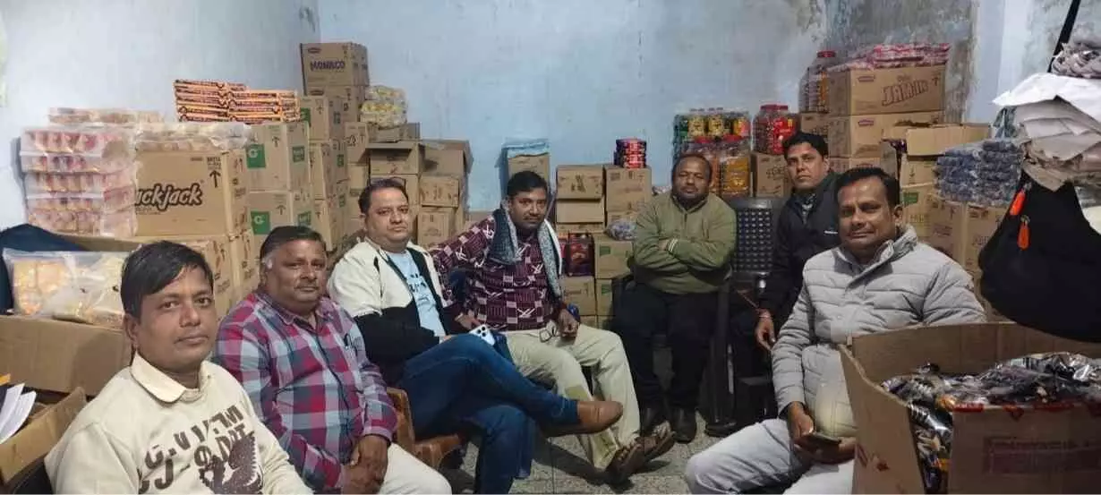 गंगापुर सिटी के आदर्श विद्या मंदिर में आयोजित होने वाले निःशुल्क चिकित्सा शिविर की जानकारी देते संस्थान के सदस्य। गंगापुर सिटी के आदर्श विद्या मंदिर में आयोजित होने वाले निःशुल्क चिकित्सा शिविर की जानकारी देते संस्थान के सदस्य।