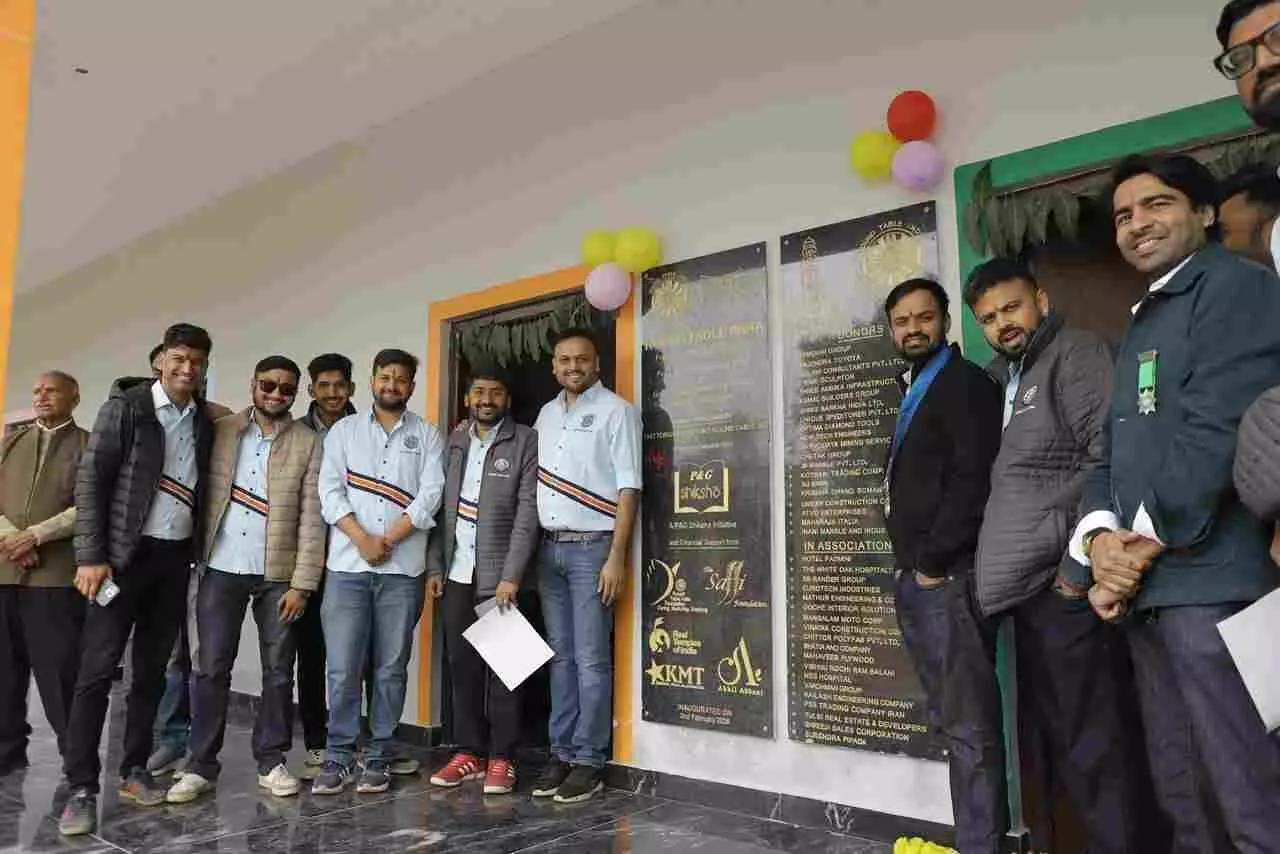 नारेला के सरकारी स्कूल में विक्टर राउंड टेबल द्वारा नवनिर्मित चार नए कमरों का उद्घाटन दृश्य। नारेला के सरकारी स्कूल में विक्टर राउंड टेबल द्वारा नवनिर्मित चार नए कमरों का उद्घाटन दृश्य।