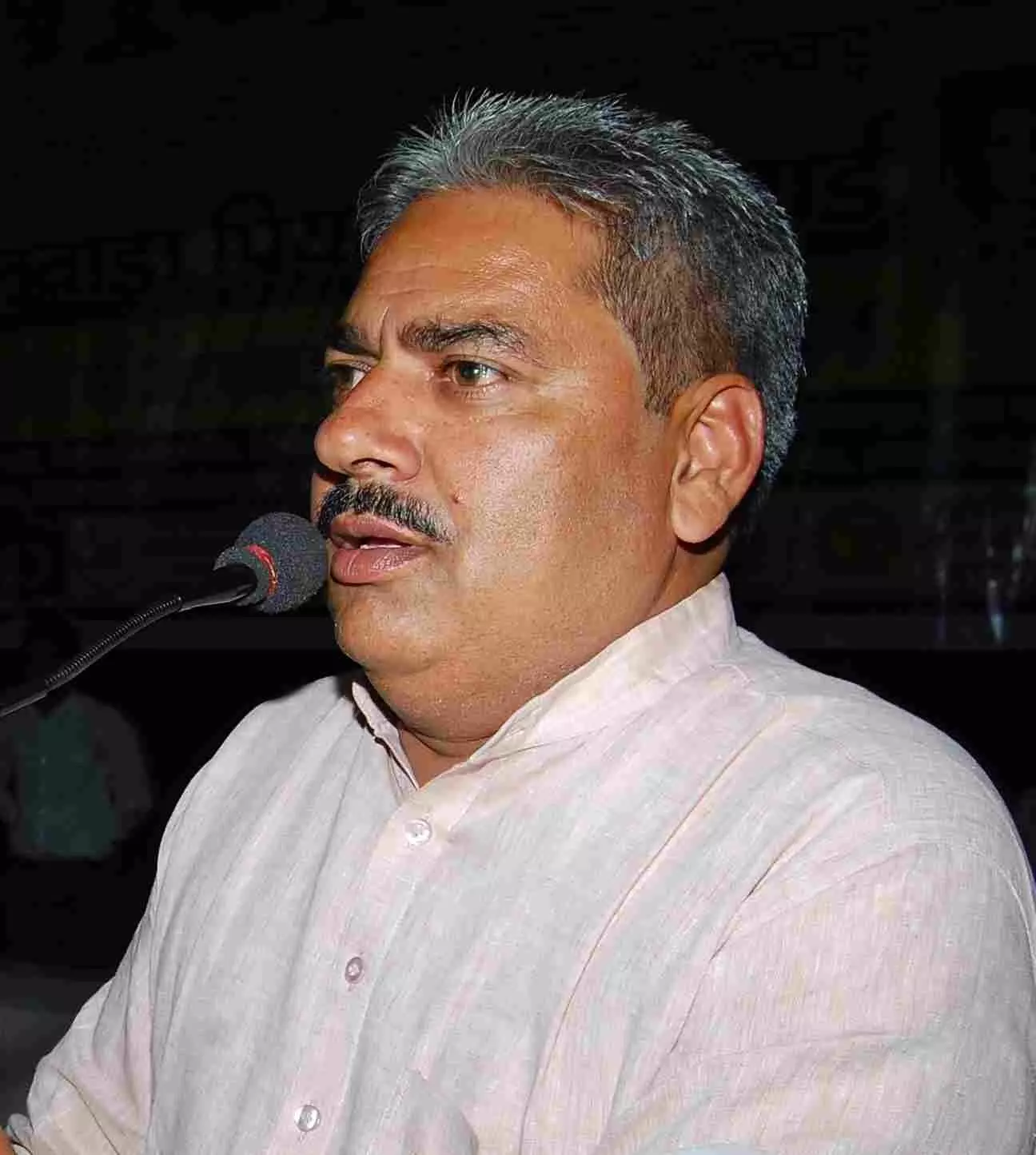 भीलवाड़ा में केंद्रीय बजट की समीक्षा करते गोपाल लाल माली बुनियादी सुविधाओं की अनदेखी पर बयान देते हुए। भीलवाड़ा में केंद्रीय बजट की समीक्षा करते गोपाल लाल माली बुनियादी सुविधाओं की अनदेखी पर बयान देते हुए।
