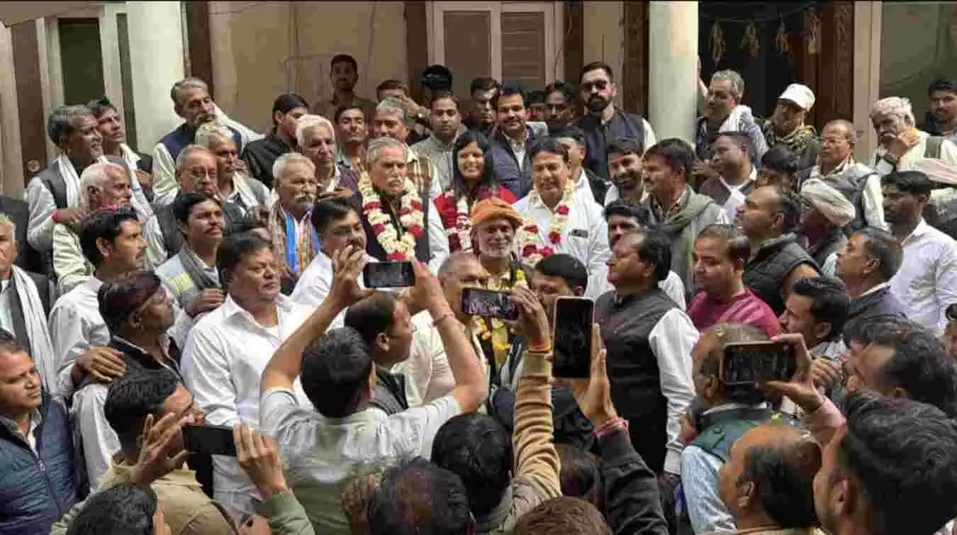 बारां में नवनियुक्त कांग्रेस जिलाध्यक्ष हंसराज मीणा उदपुरिया पूर्व मंत्री प्रमोद जैन भाया के साथ आवास पर मुलाकात करते हुए। बारां में नवनियुक्त कांग्रेस जिलाध्यक्ष हंसराज मीणा उदपुरिया पूर्व मंत्री प्रमोद जैन भाया के साथ आवास पर मुलाकात करते हुए।