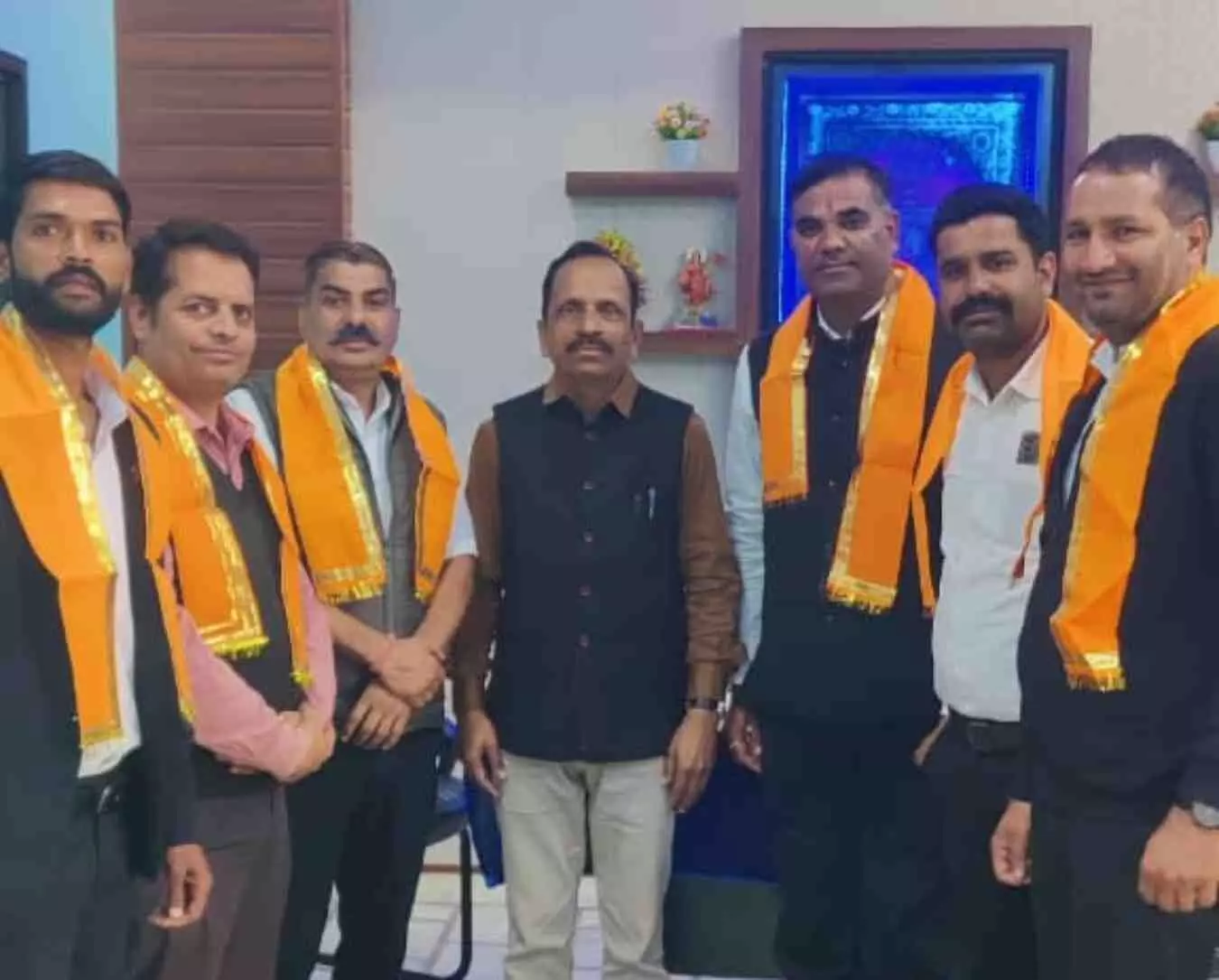 आमेट में मुख्य ब्लॉक शिक्षा अधिकारी द्वारा बार एसोसिएशन के पदाधिकारियों का स्वागत और सम्मान करते हुए दृश्य। आमेट में मुख्य ब्लॉक शिक्षा अधिकारी द्वारा बार एसोसिएशन के पदाधिकारियों का स्वागत और सम्मान करते हुए दृश्य।