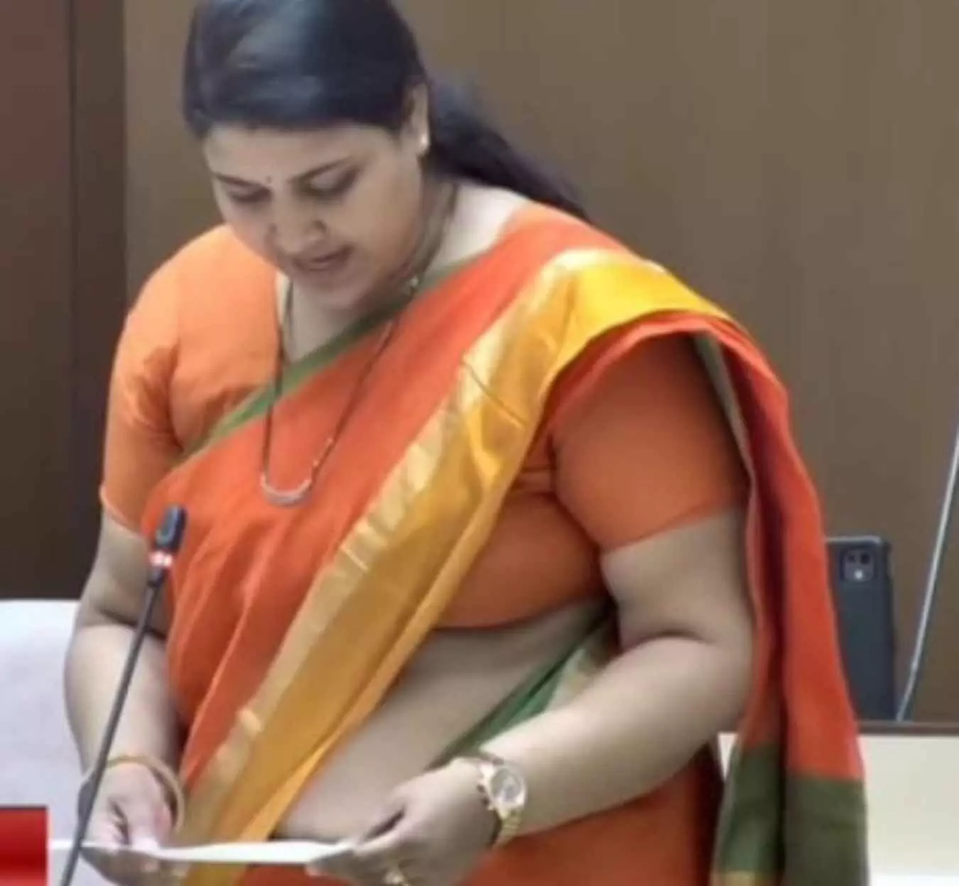 विधानसभा सदन में प्रस्ताव प्रस्तुत करतीं विधायक डॉ. रितु बनावत रूपबास कोर्ट मांग के संदर्भ में। विधानसभा सदन में प्रस्ताव प्रस्तुत करतीं विधायक डॉ. रितु बनावत रूपबास कोर्ट मांग के संदर्भ में।