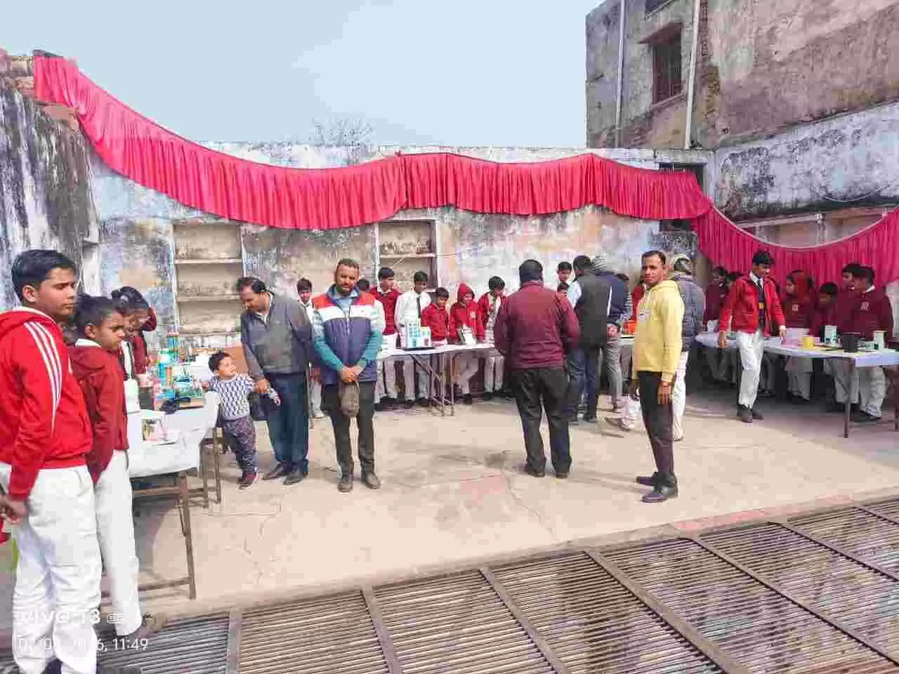 बयाना के ब्राइटलैंड स्कूल में विज्ञान मेले के दौरान छात्रों द्वारा बनाए गए विभिन्न वैज्ञानिक मॉडल प्रदर्शित हैं। बयाना के ब्राइटलैंड स्कूल में विज्ञान मेले के दौरान छात्रों द्वारा बनाए गए विभिन्न वैज्ञानिक मॉडल प्रदर्शित हैं।