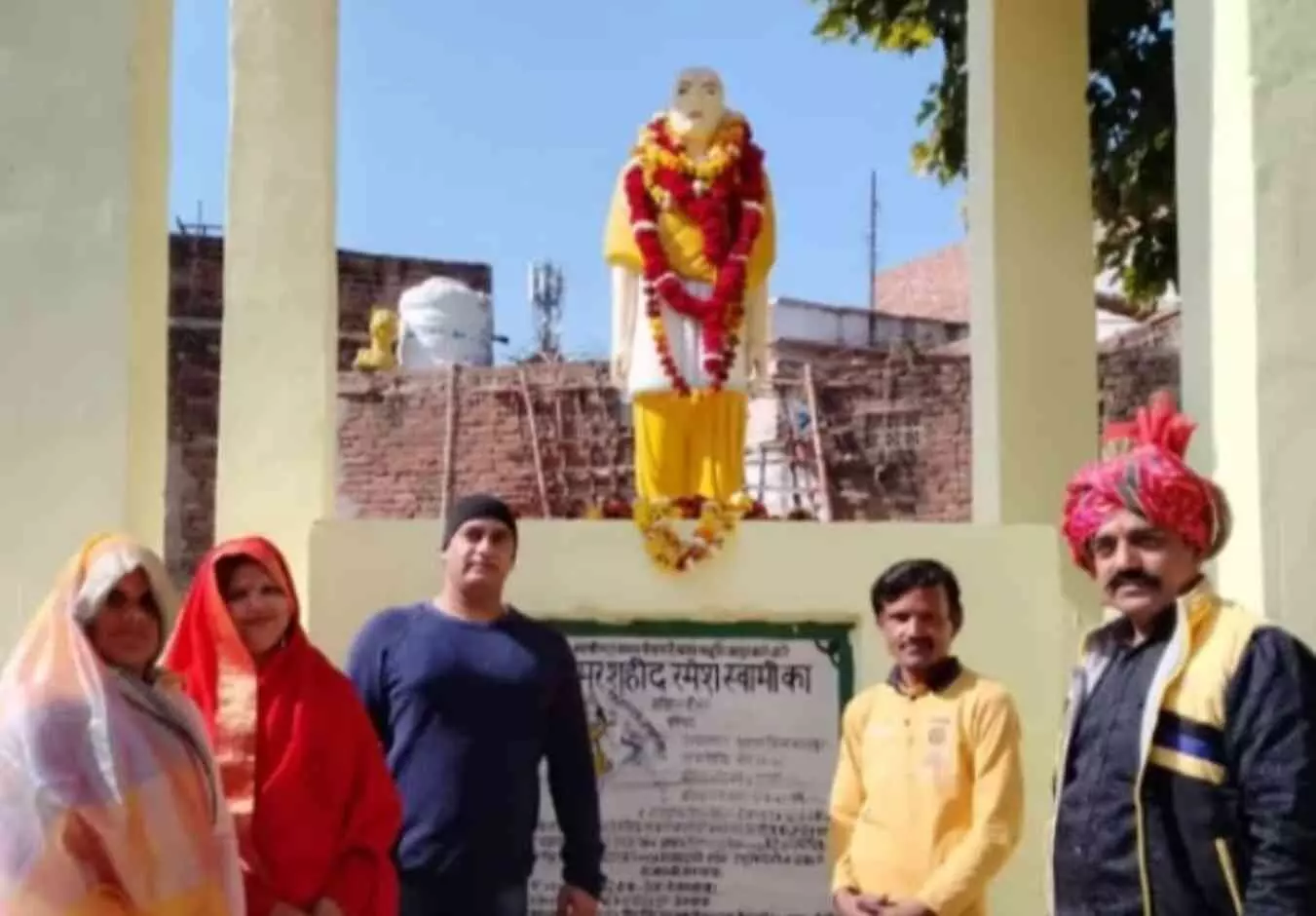 भुसावर के शहीद रमेश स्वामी पार्क में स्थित अमर शहीद रमेश स्वामी की प्रतिमा और स्मारक स्थल भुसावर के शहीद रमेश स्वामी पार्क में स्थित अमर शहीद रमेश स्वामी की प्रतिमा और स्मारक स्थल