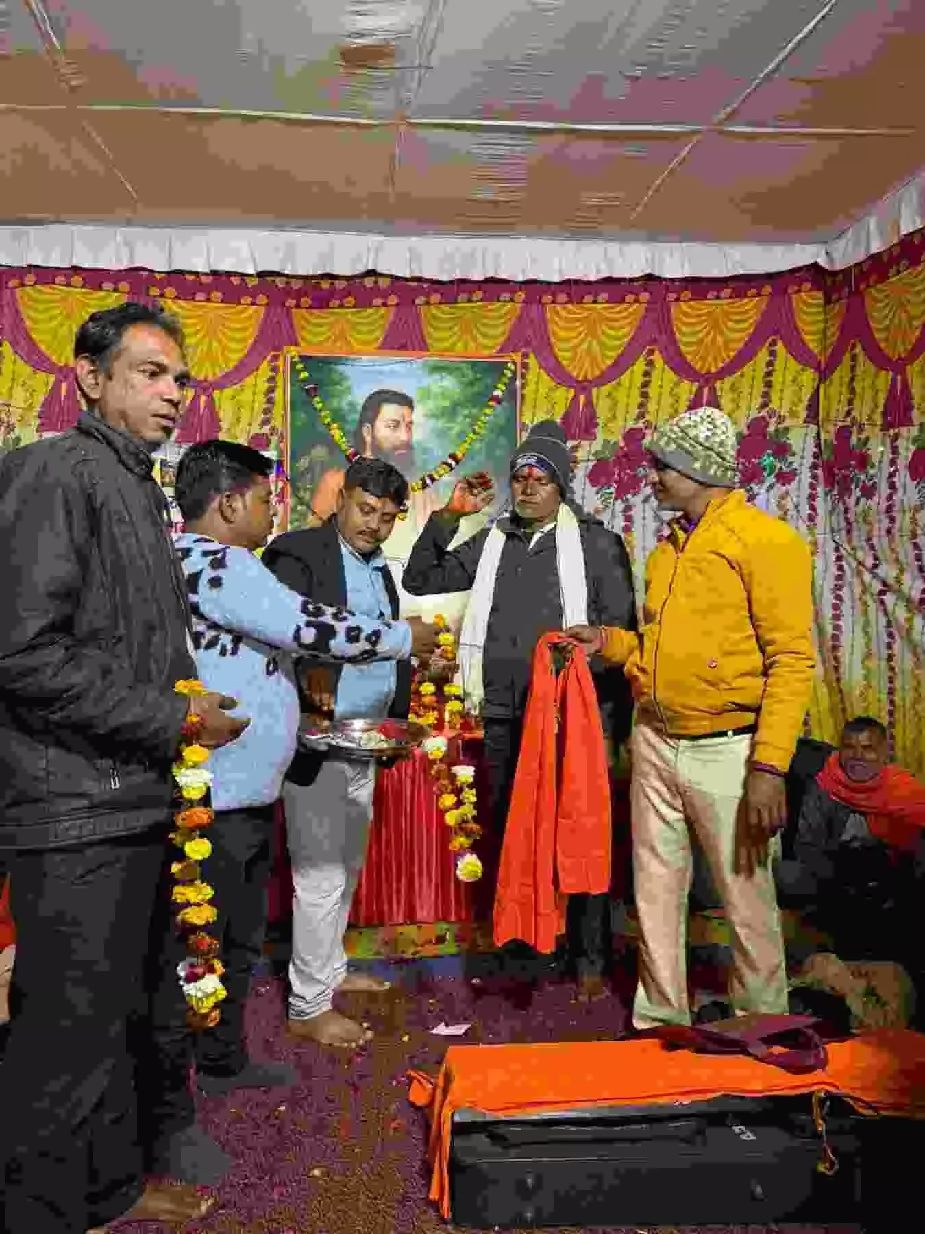 बारां की लंका कॉलोनी में भाजपा एससी मोर्चा पदाधिकारी संत रविदास जयंती पर दीपदान कर रहे हैं। बारां की लंका कॉलोनी में भाजपा एससी मोर्चा पदाधिकारी संत रविदास जयंती पर दीपदान कर रहे हैं।