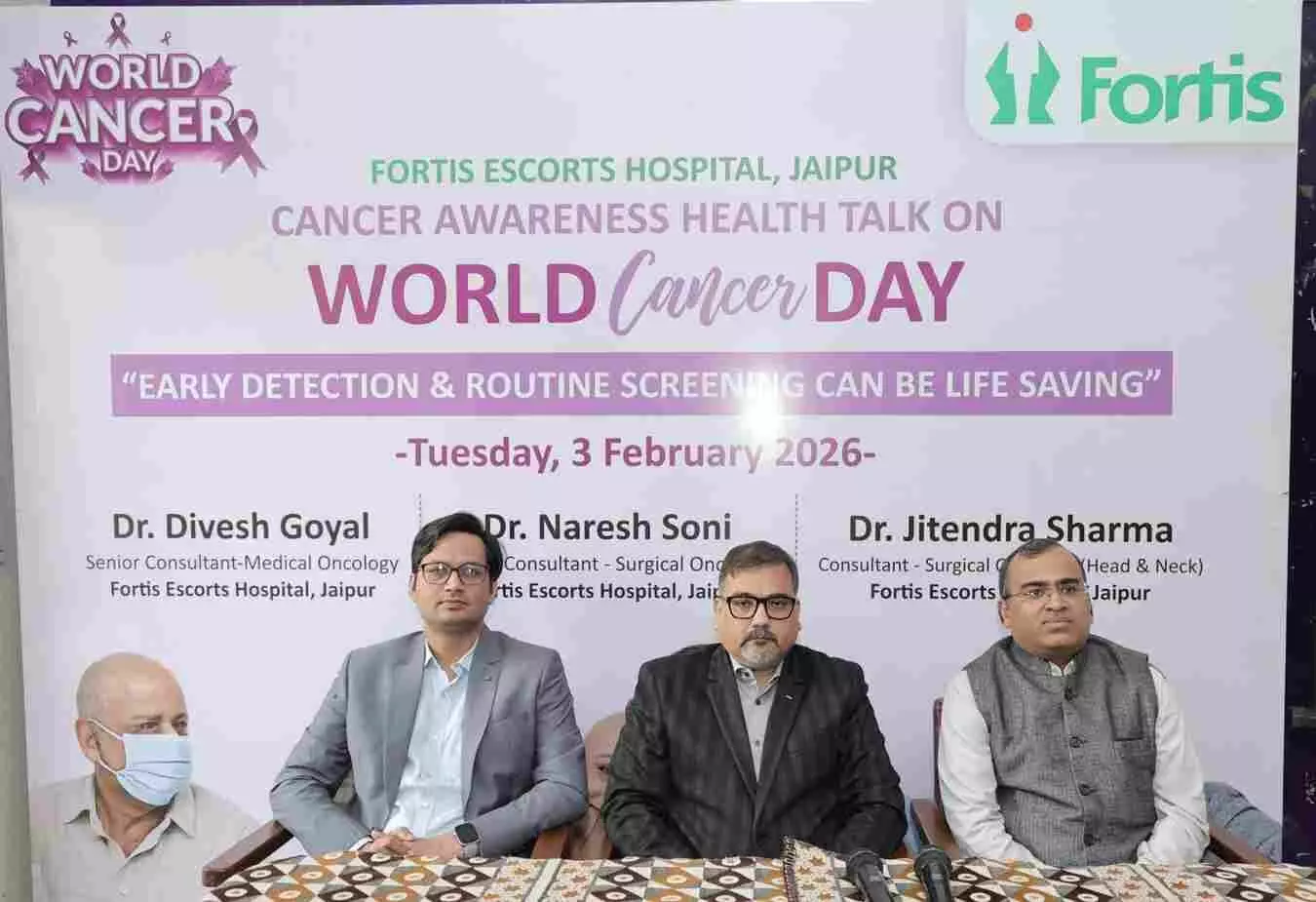 फोर्टिस एस्कॉर्ट्स हॉस्पिटल जयपुर में डॉक्टरों द्वारा कैंसर जागरूकता के लिए आयोजित हेल्थ टॉक का दृश्य।