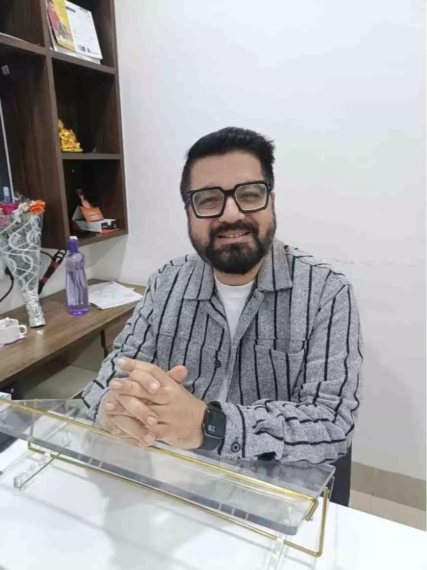 कोटा में आयोजित स्वास्थ्य संवाद कार्यक्रम में डॉक्टर वरिष्ठ नागरिकों को ब्रेन स्ट्रोक संबंधी परामर्श देते हुए। कोटा में आयोजित स्वास्थ्य संवाद कार्यक्रम में डॉक्टर वरिष्ठ नागरिकों को ब्रेन स्ट्रोक संबंधी परामर्श देते हुए।