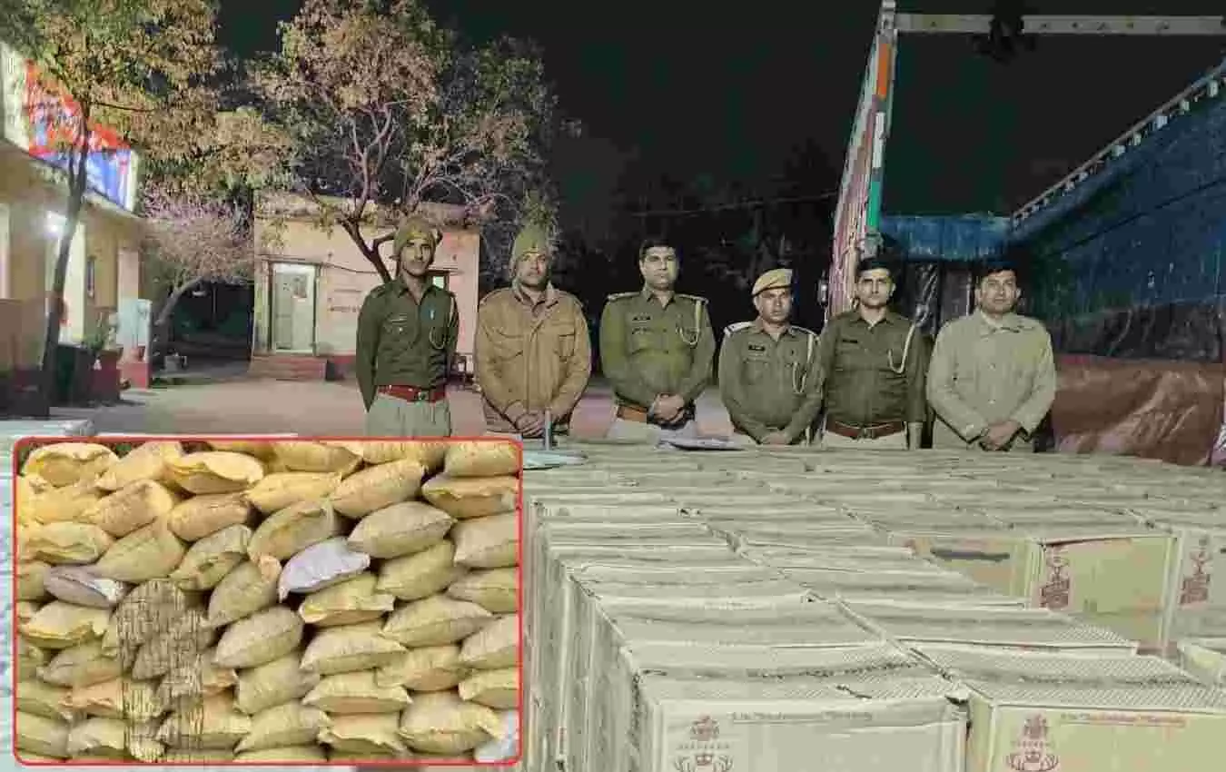 मंडार पुलिस थाने के बाहर खड़ा जब्त ट्रक और उसमें रखी अवैध शराब। मंडार पुलिस थाने के बाहर खड़ा जब्त ट्रक और उसमें रखी अवैध शराब।