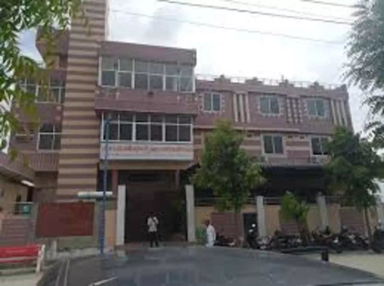 भीलवाड़ा की संजय कॉलोनी स्थित माहेश्वरी समाज भवन का बाहरी दृश्य जहाँ अब होटल जैसी सुविधाएं मिलेंगी। भीलवाड़ा की संजय कॉलोनी स्थित माहेश्वरी समाज भवन का बाहरी दृश्य जहाँ अब होटल जैसी सुविधाएं मिलेंगी।